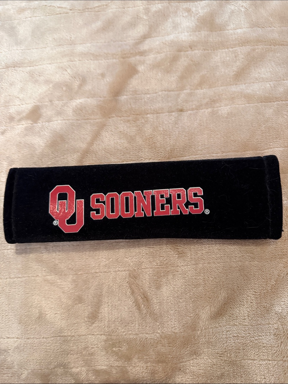BRAND NEW! Black velvety OU Sooners Seatbelt Cover